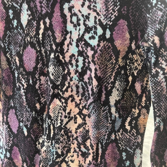 Snake print turtleneck sweater - Picture 8 of 10